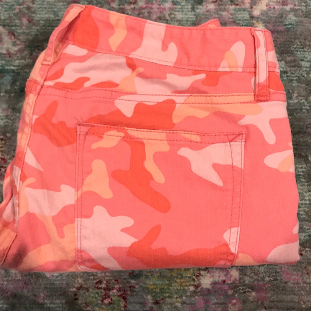 GAP PINK CAMO CAPRI ALWAYS SKINNY SIZE 28P
